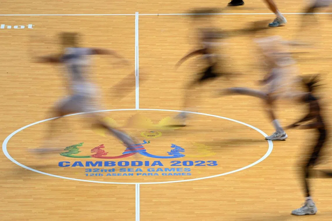 Basketball coaches of the Singapore and Philippines teams have blamed the temporary linoleum surface at the competition venue for injuries to players.
