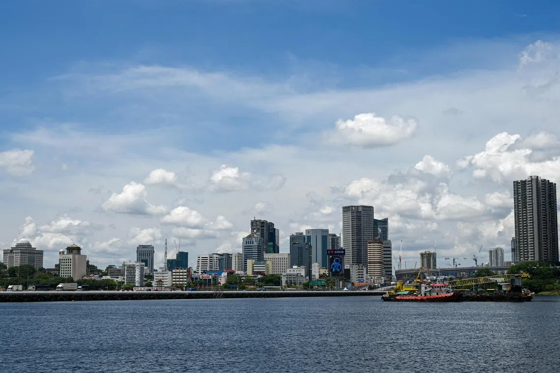 The number of day-trippers or overnight visitors from Singapore has breached the 500,000 mark daily over long public holiday weekends. 