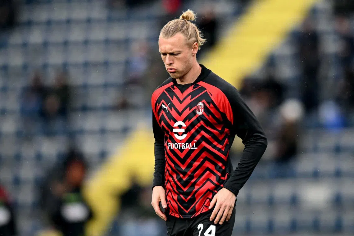 FILE PHOTO: Soccer Football - Serie A - Empoli v AC Milan - Stadio Carlo Castellani, Empoli, Italy - January 7, 2024 AC Milan's Simon Kjaer during the warm up before the match REUTERS/Daniele Mascolo/File Photo