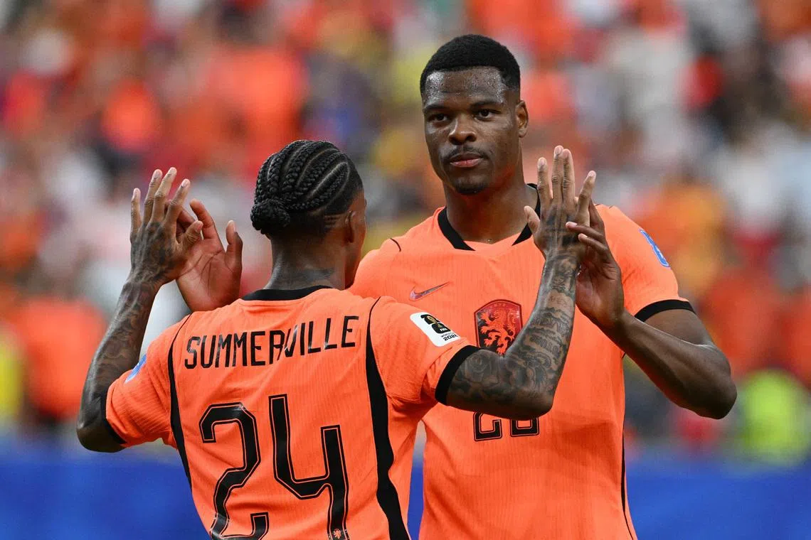 Soccer Football - FIFA World Cup 2026 - Group F - Netherlands v Sweden - Houston Stadium, Houston, Texas, U.S. - June 20, 2026 Netherlands' Crysencio Summerville celebrates scoring their fifth goal with Denzel Dumfries REUTERS/Annegret Hilse