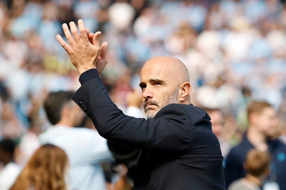 Soccer Football - Premier League - Manchester City v AFC Bournemouth - Etihad Stadium, Manchester, Britain - August 23, 2026 Manchester City manager Enzo Maresca applauds fans ahead of the match Action Images via Reuters/Jason Cairnduff