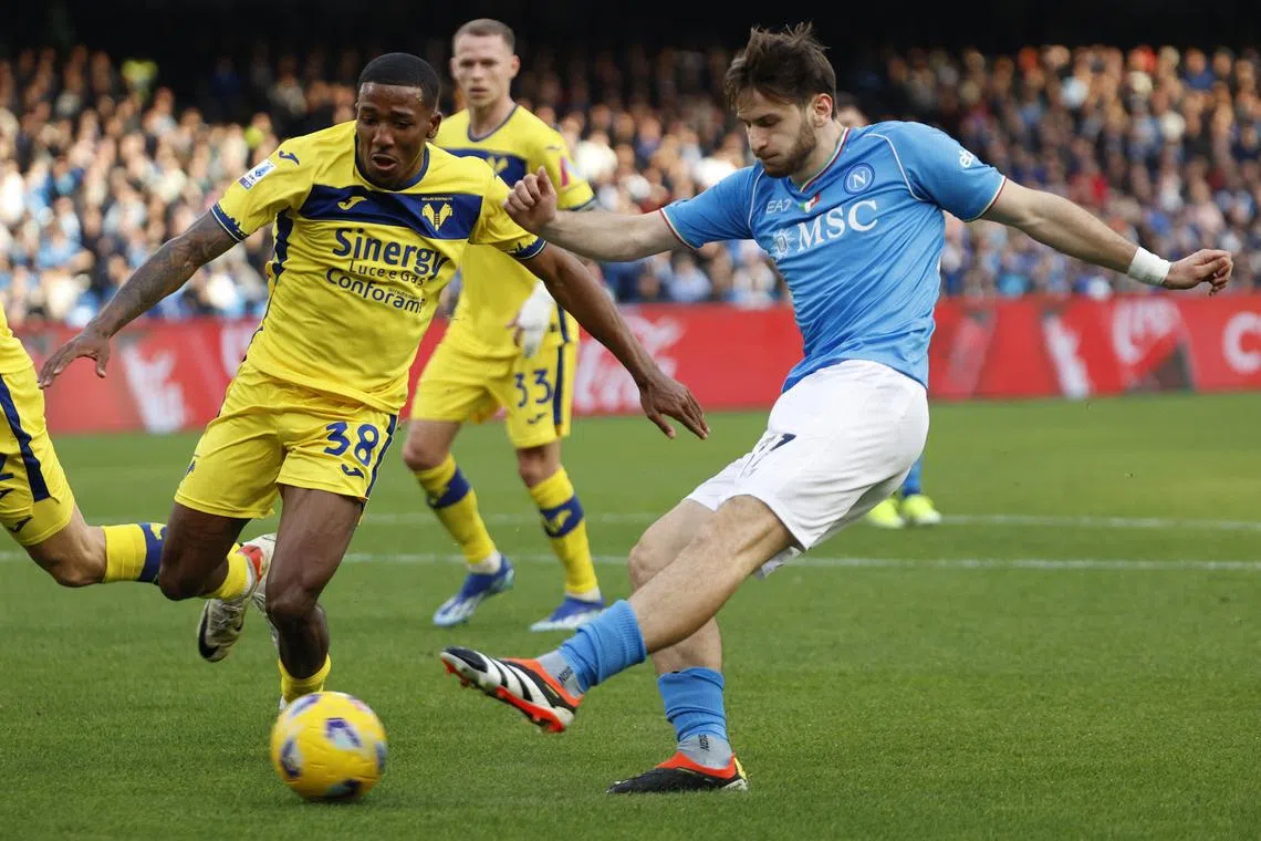 FILE PHOTO: Soccer Football - Serie A - Napoli v Hellas Verona - Stadio Diego Armando Maradona, Naples, Italy - February 4, 2024 Hellas Verona's Jackson Tchatchoua (38) in action with Napoli's Khvicha Kvaratskhelia. REUTERS/Ciro De Luca/File Photo