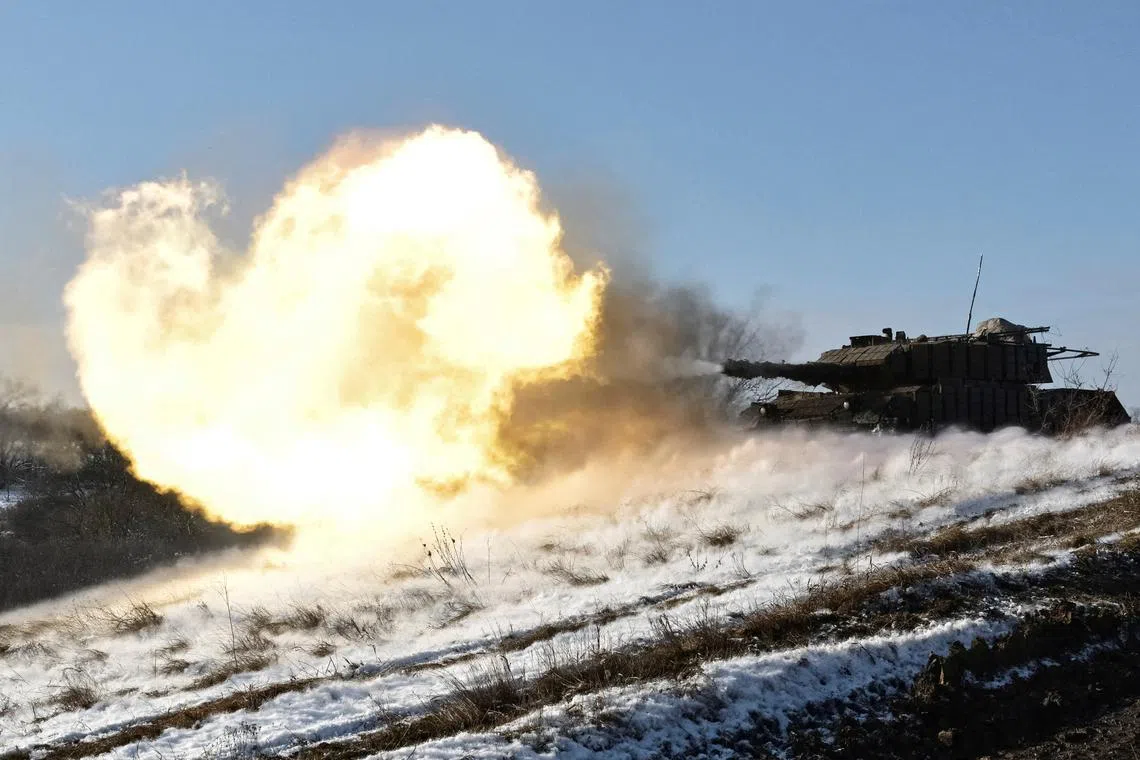 FILE PHOTO: Servicemen of the 44th Separate Mechanised Brigade of the Armed Forces of Ukraine fire a Leopard 1A5 tank during a training, amid Russia's attack on Ukraine, in Zaporizhzhia region, Ukraine February 5, 2025. REUTERS/Stringer/File Photo