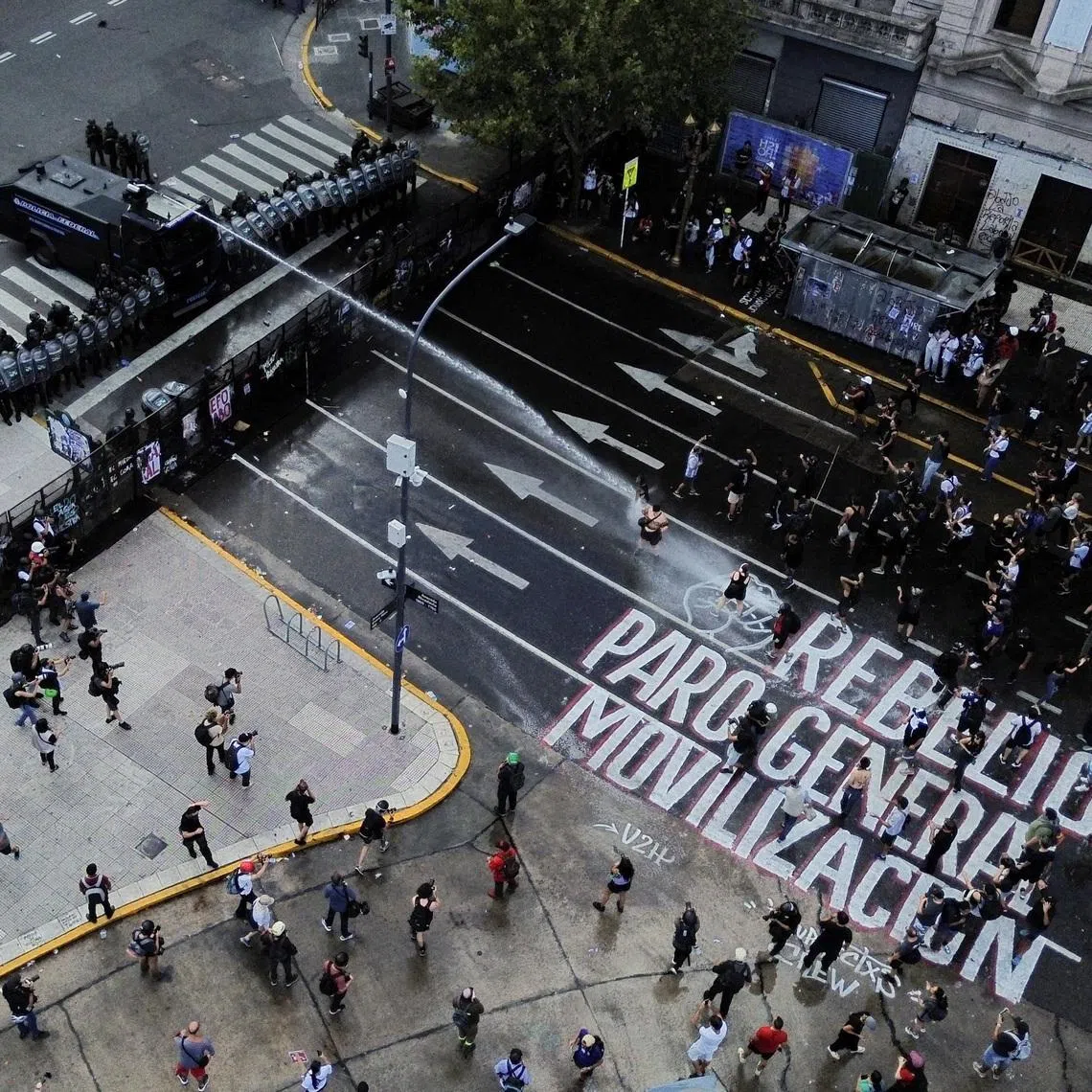 A drone picture shows demonstrators taking part in a protest outside Argentina's National Congress on the day lawmakers discuss labor reforms proposed by President Javier Milei's libertarian government to attract investment and revive growth, which unions say would roll back workers' rights, in Buenos Aires, Argentina February 19, 2026. REUTERS/Alessia Maccioni/File Photo