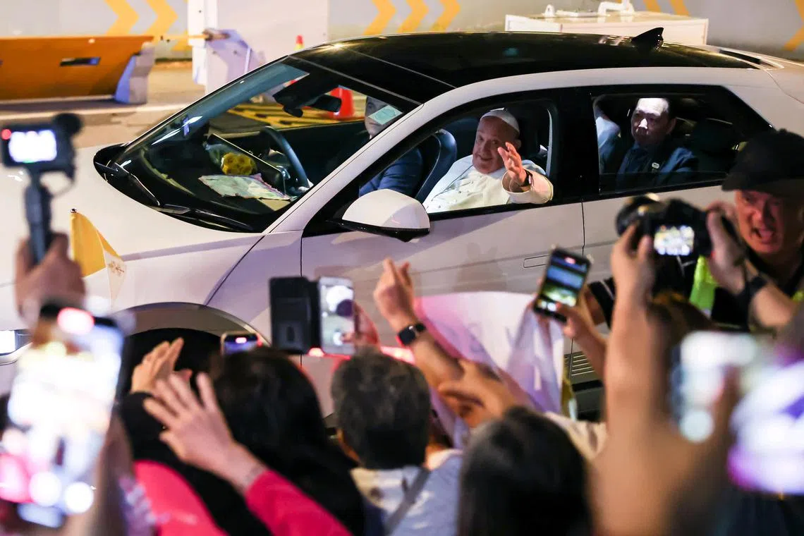 Members of the Catholic community, who did not manage to get a ticket for the Papal Mass, trying to catch a glimpse of Pope Francis outside the National Stadium as he takes his leave on September 12, 2024. 