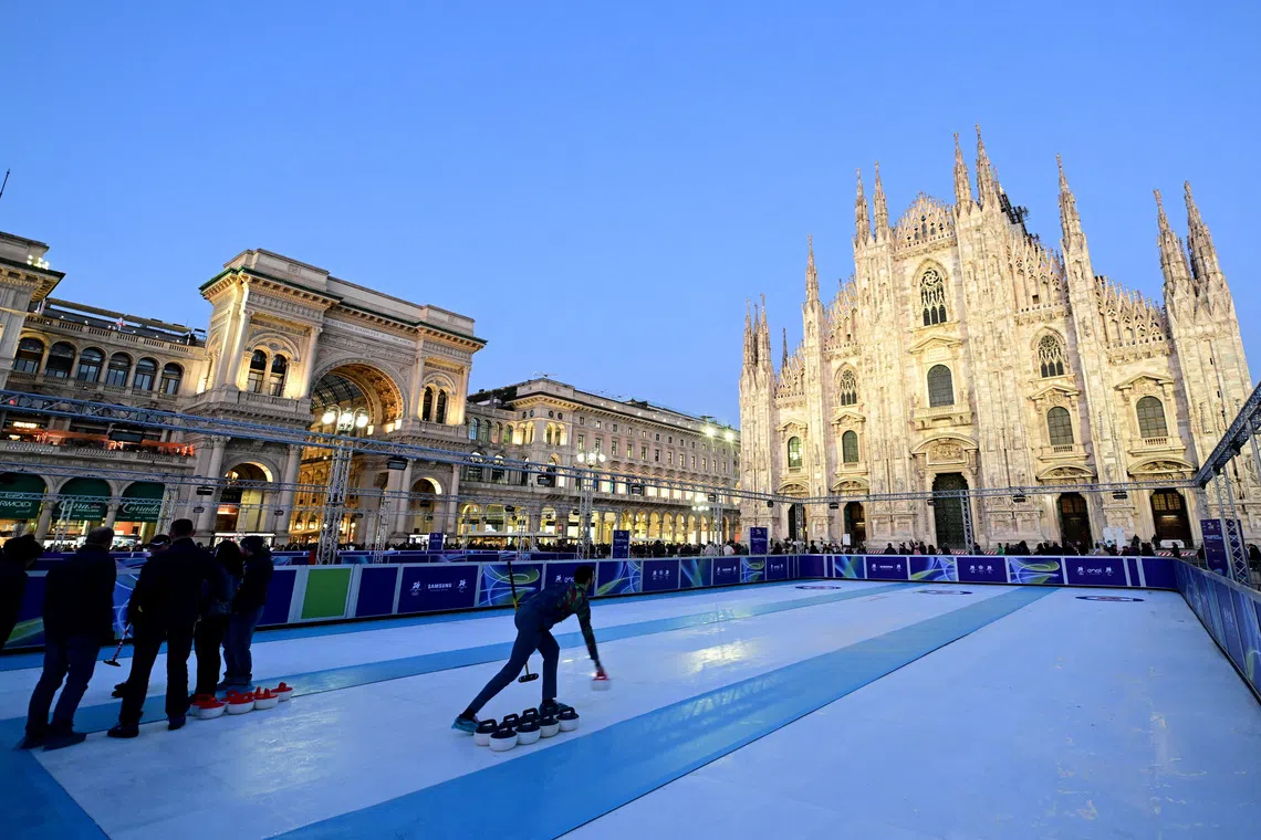 FILE PHOTO: Milano-Cortina 2026 - Milano Cortina 2026 Sport Village will be inaugurated in Piazza Duomo - Milan, Italy, February 6, 2025 People play curling outside the Duomo di Milano REUTERS/Daniele Mascolo/File Photo