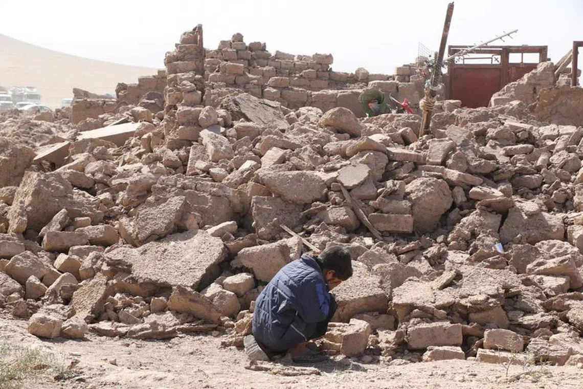 A boy cries as he sits next to debris, in the aftermath of an earthquake in the district of Zendeh Jan, in Herat, Afghanistan, October 8, 2023. REUTERS/Stringer