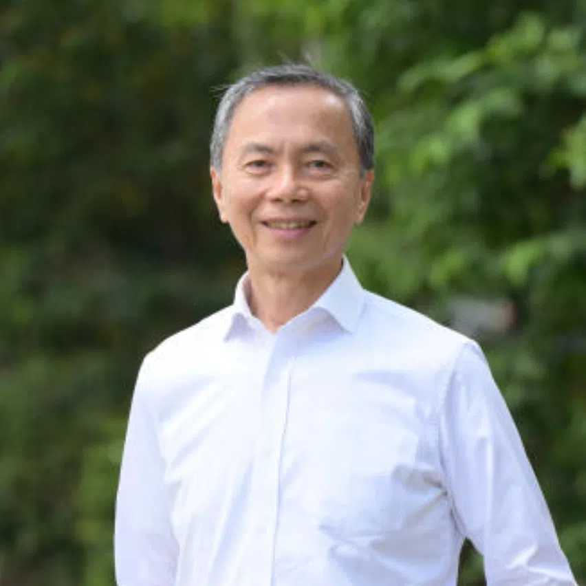 NUS chairman Hsieh Fu Hua (left) will be succeeded by former civil service chief Leo Yip.