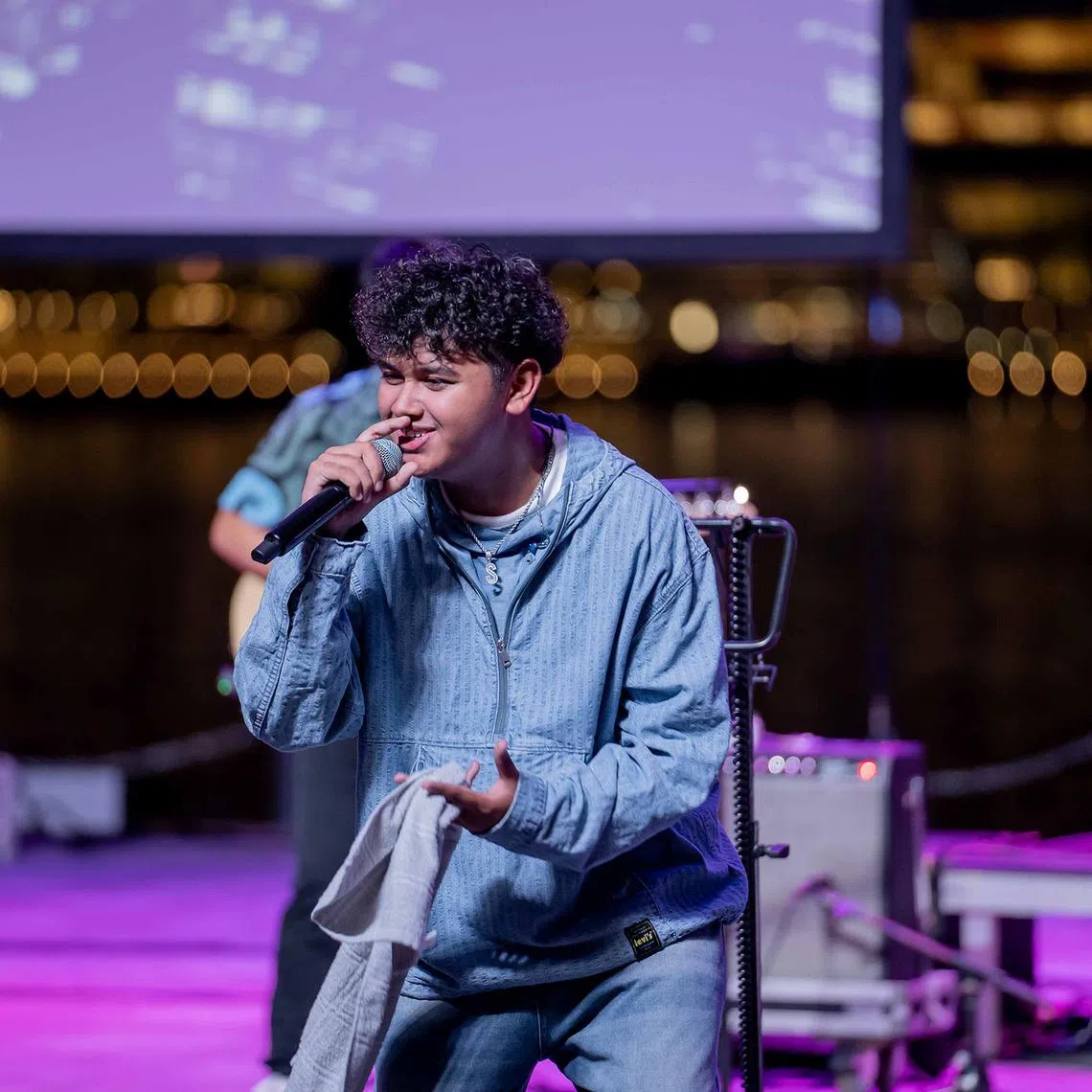 cwsyazsmooth - Syaz Smooth performing at the Esplanade Outdoor Theaters on Oct 31, 2024 

PHOTO: Courtesy of Diyana