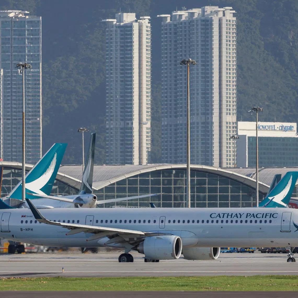 FILE PHOTO: A Cathay Pacific aircraft taxis at Hong Kong International Airport on the day of the official launch of its third runway, in Hong Kong, China November 28, 2024. REUTERS/Tyrone Siu/File Photo