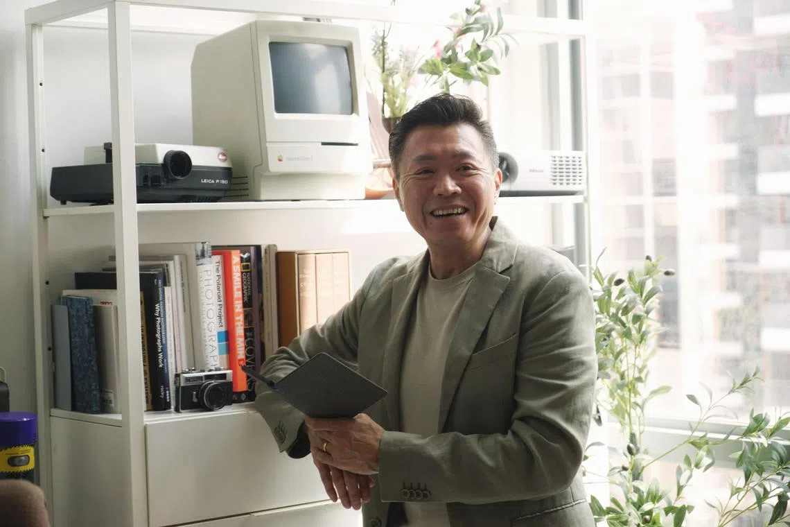 Lim Tian Wee enjoys reading e-books.