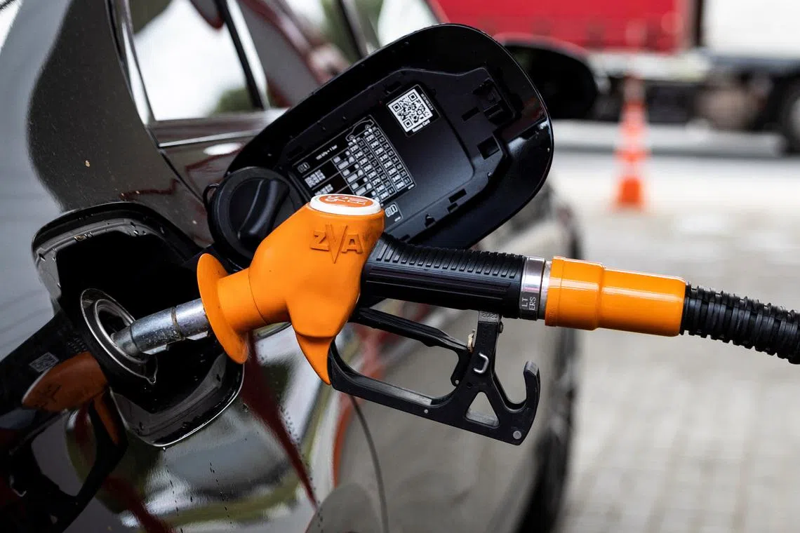 A petrol pump nozzle fills the tank of a car at a fuel station of Neftmagistral company in Moscow, Russia, September 8, 2023. REUTERS/Maxim Shemetov
