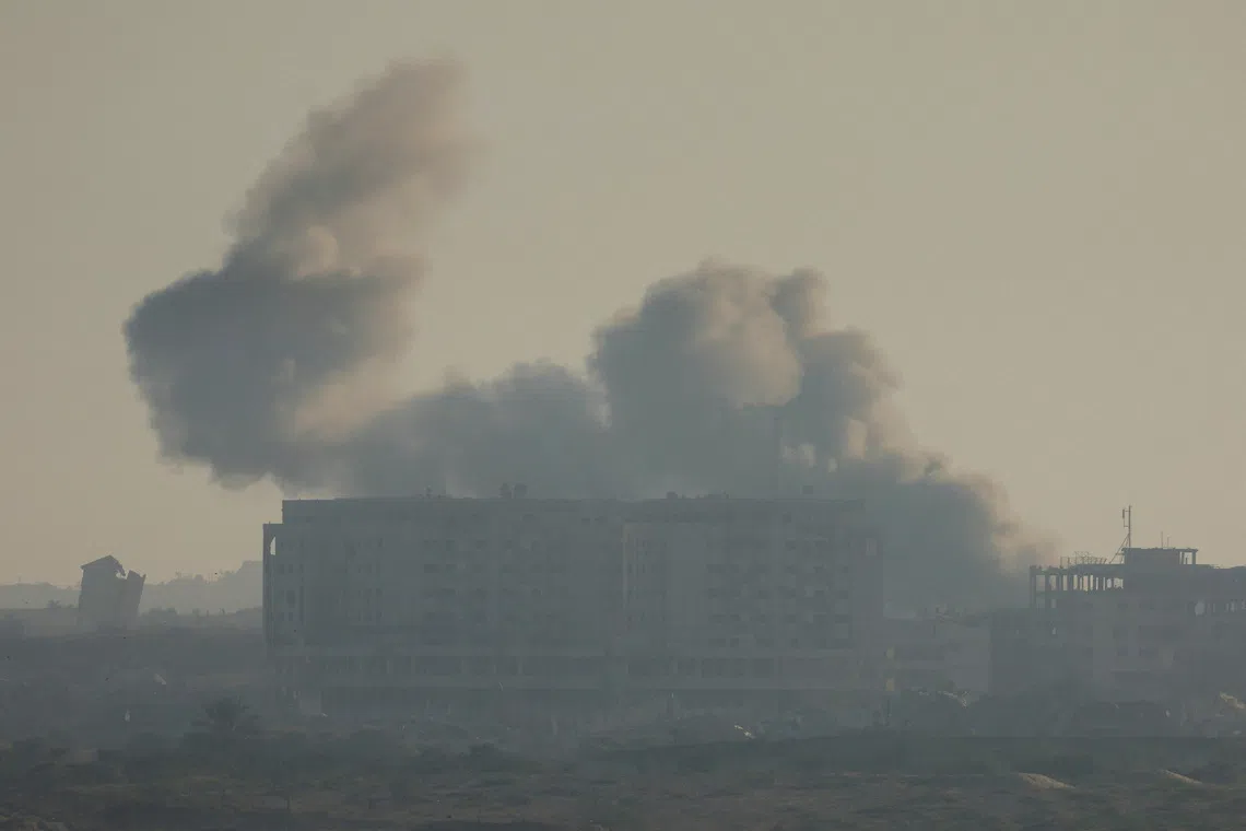 Smoke rises from an Israeli strike amid an Israeli operation, as seen from central Gaza Strip, September 20, 2025. REUTERS/Dawoud Abu Alkas