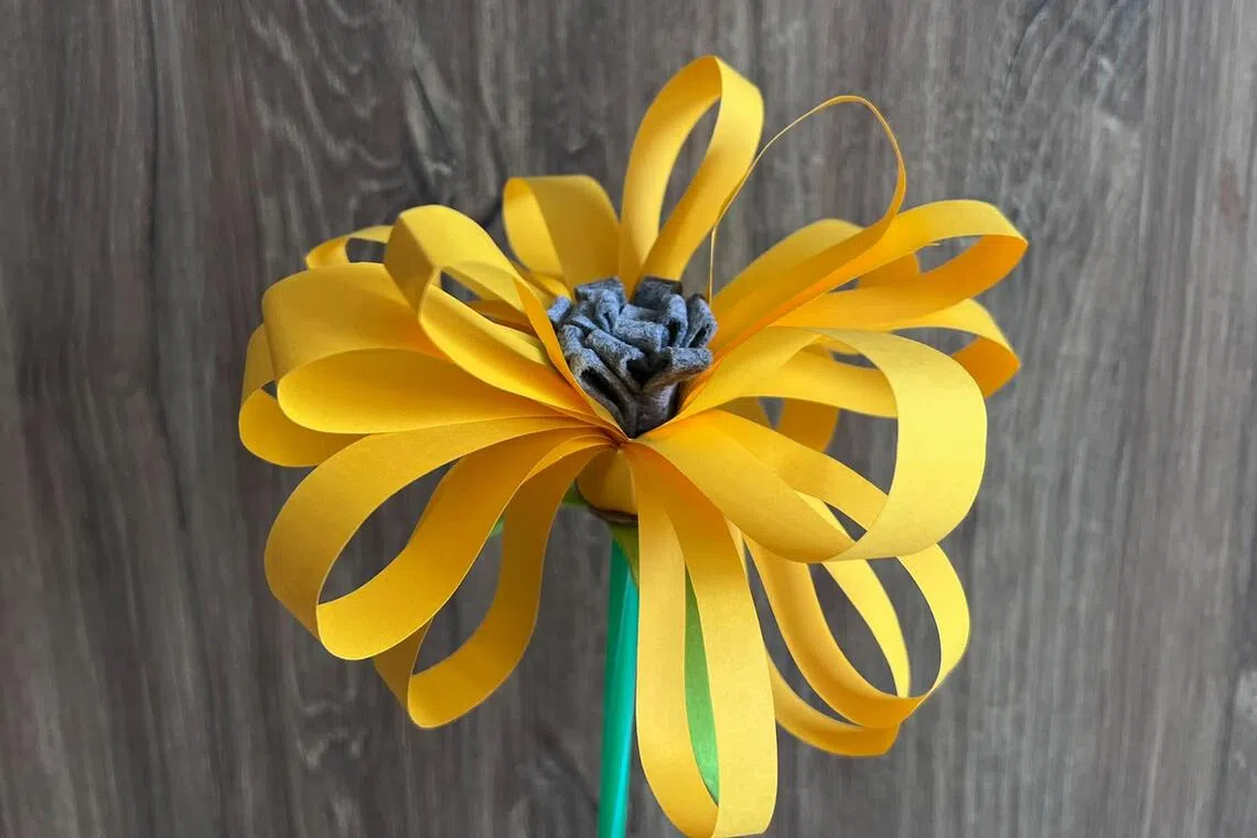Learn to craft a flower with WahSoSimple.