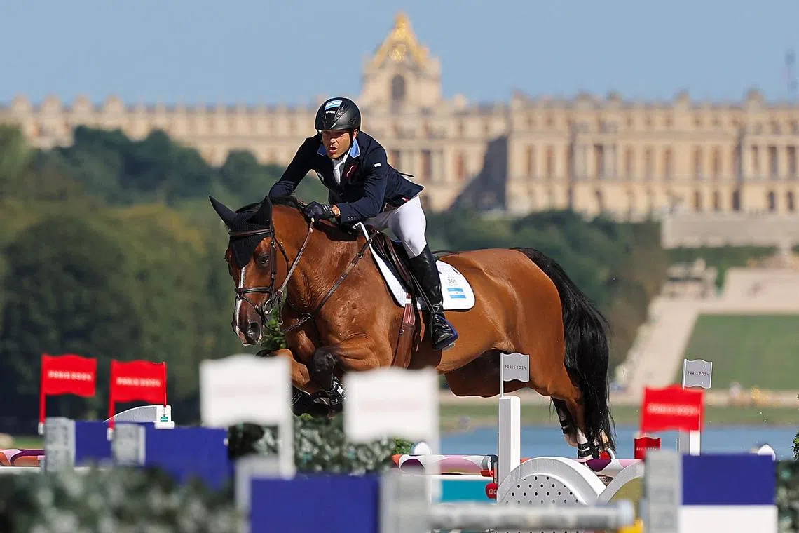 Paris 2024 Olympics - Equestrian - Jumping Individual Qualifier - Chateau de Versailles, Versailles, France - August 05, 2024.
Jose Maria (jr) Larocca of Argentina riding Finn Lente in action REUTERS/Zohra Bensemra