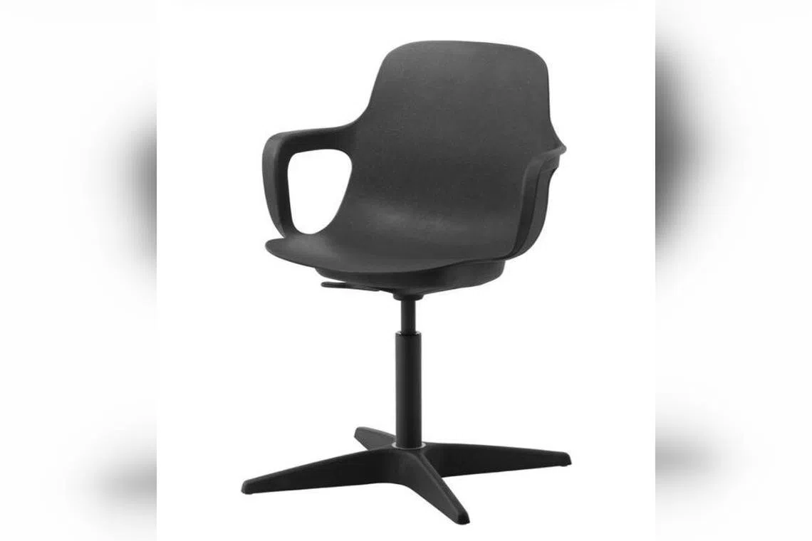 The product recall applies only to the chair in the anthracite colour.