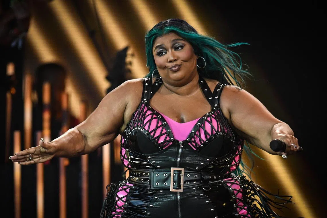 Three former dancers have said they were exposed to “an overtly sexual atmosphere” when they worked for the singer Lizzo.