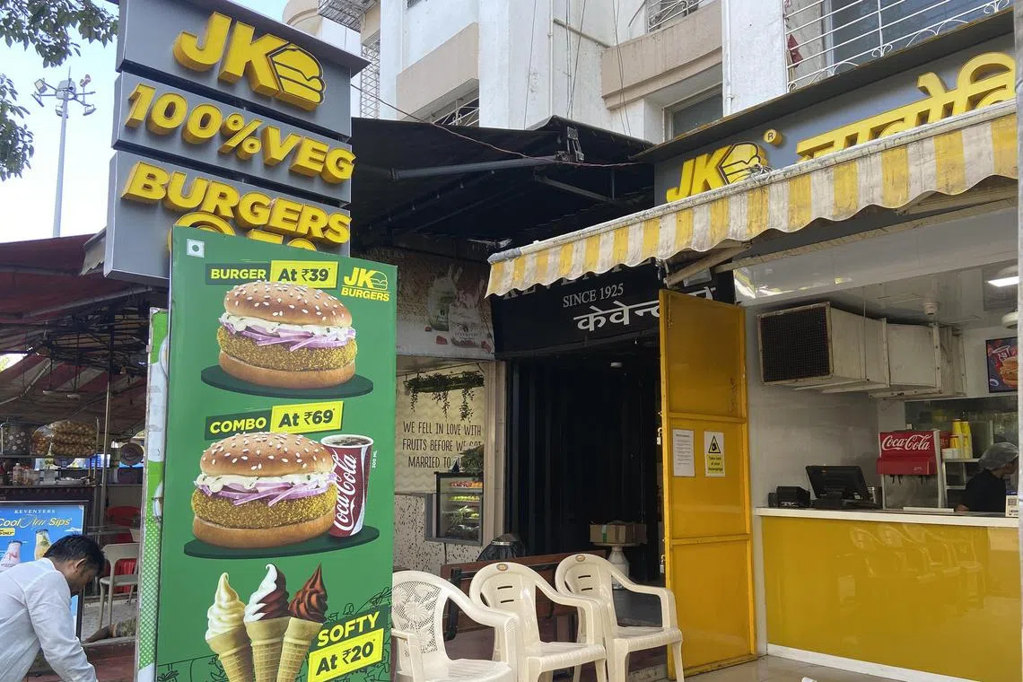 ngveg - Eateries offering only vegetarian food in Mahavir Nagar in Mumbai in the the state of Maharashtra

Credit: Nirmala Ganapathy