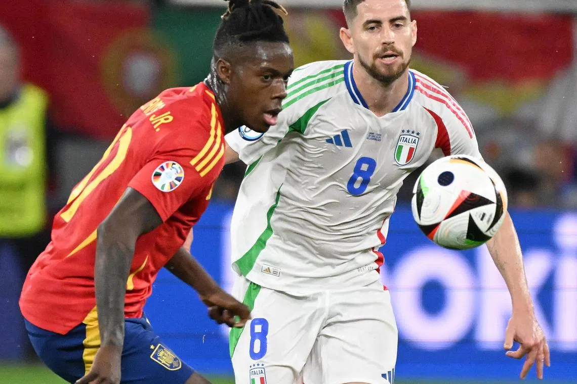 Spain's Nico Williams and Italy's Jorginho battling for the ball during La Roja's 1-0 win in the group stage.