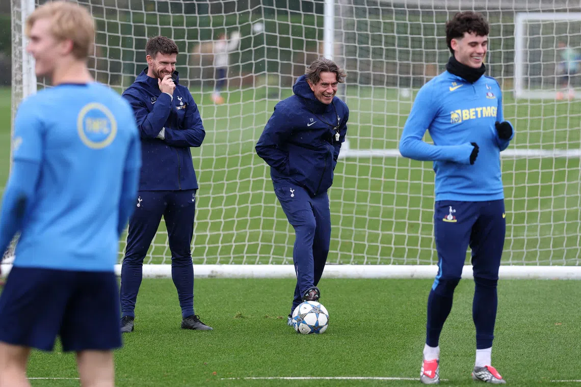 Soccer Football - UEFA Champions League - Tottenham Hotspur Training - Tottenham Hotspur Training Centre, London, Britain - December 8, 2025 Tottenham Hotspur manager Thomas Frank during training Action Images via Reuters/Paul Childs