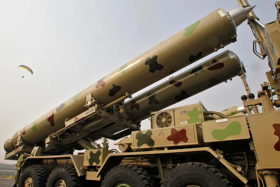 FILE PHOTO: The Indian Army's BrahMos missile launcher is displayed during the Army Day parade in New Delhi January 15, 2013. REUTERS/B Mathu/ File Photo
