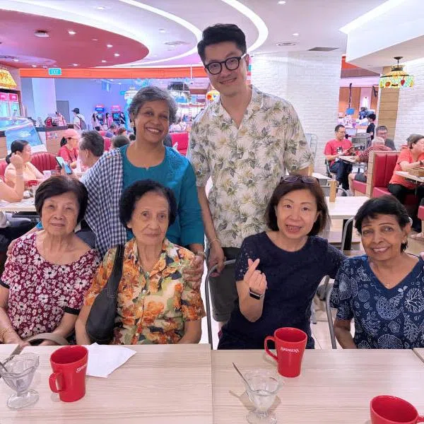 Picture of neighbour’s reunion taken on March 1 at Swensen’s Cafe, AMK Hub. Back row: The author Paul Tan with Audrey Perera. Front row from left: the author’s mother, his aunt, cousin Angeline and Anne Perera.