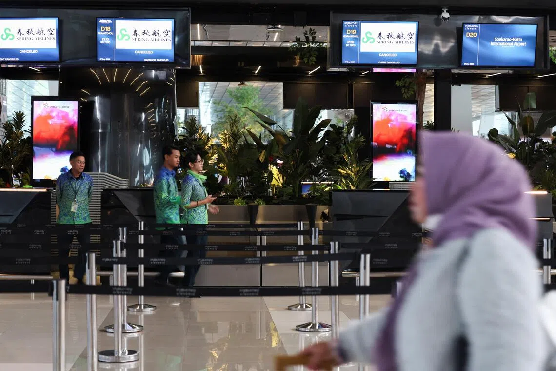 A stranded passenger walks past at check-in area as Soekarno-Hatta International Airport closed its operations due to the eruption of the Mount Anak Krakatau volcano, in Tangerang, near Jakarta, Indonesia, September 7, 2026. REUTERS/Ajeng Dinar Ulfiana