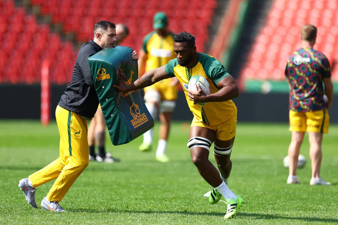 FILE PHOTO: Rugby Union - Rugby Championship - South Africa Captain's Run - Ellis Park Stadium, Johannesburg, South Africa - August 15, 2025  South Africa's Siya Kolisi during training REUTERS/Siphiwe Sibeko/ File Photo