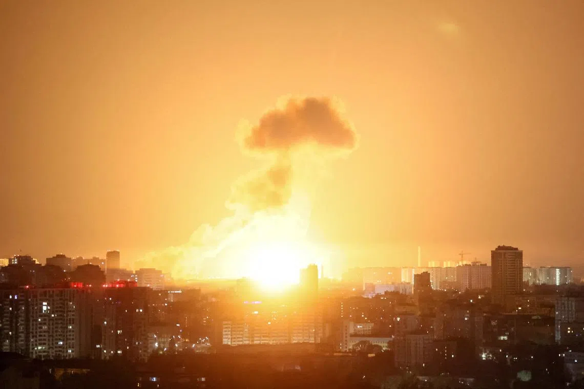 FILE PHOTO: An explosion of a ballistic missile lights up the sky over the city during a Russian missile and drone strike, amid Russia's attack on Ukraine, in Kyiv, Ukraine April 24, 2025. REUTERS/Gleb Garanich/File Photo