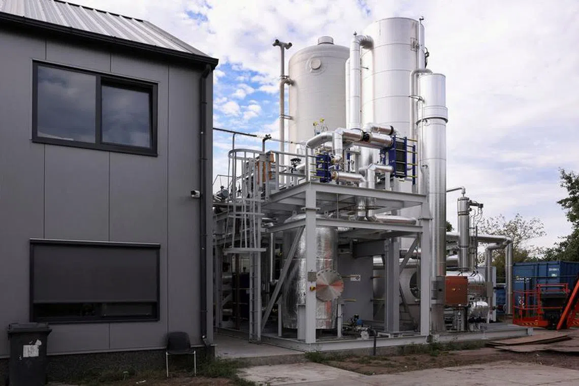 FILE PHOTO: A carbon dioxide capture unit which is attached to a biomass generator is seen at a greenhouse in Egchel, Netherlands September 5, 2022. REUTERS/Piroschka van de Wouw/File Photo