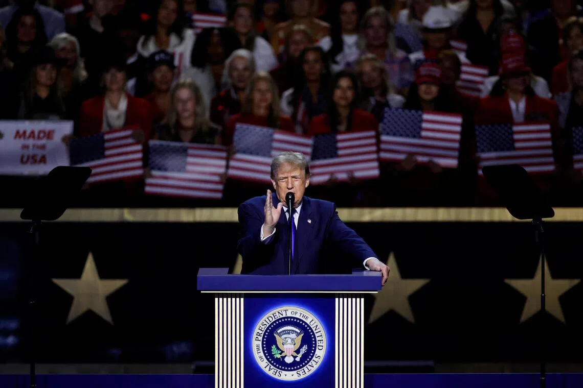 Trump takes centre stage as Republicans fight US midterm tide