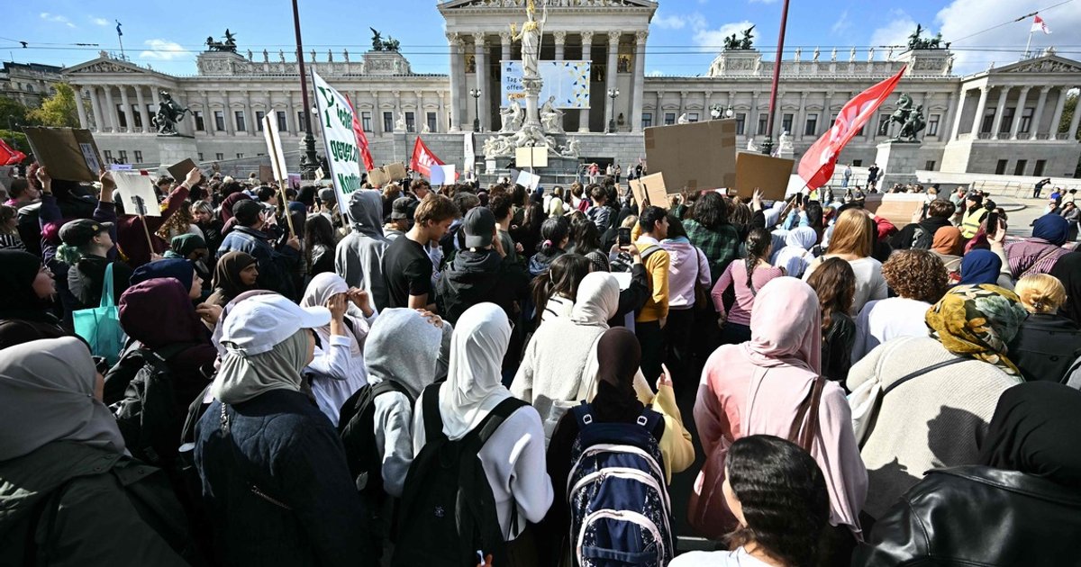 School headscarf ban meets resistance in Austria