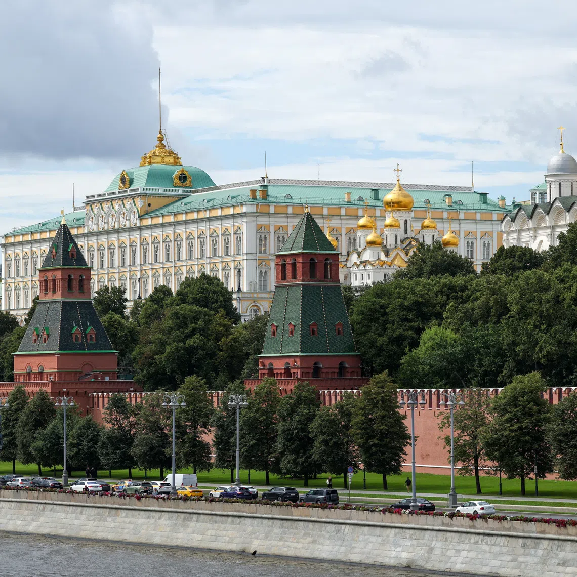 A view shows the Kremlin's towers, the Grand Kremlin Palace and cathedrals behind the wall in central Moscow, Russia, August 7, 2025. REUTERS/Evgenia Novozhenina