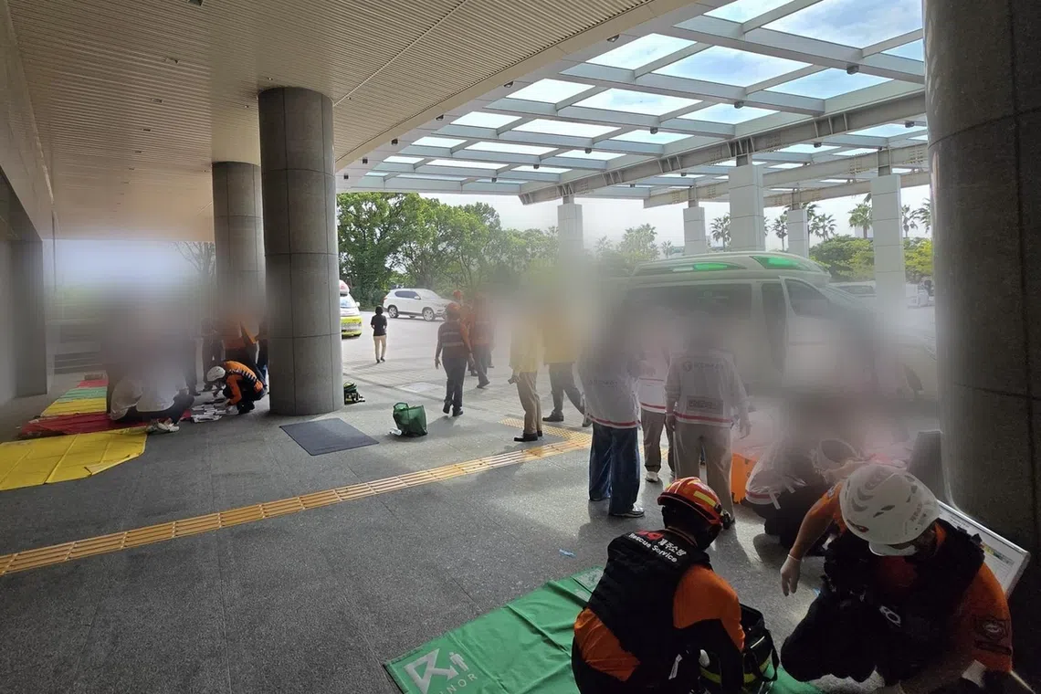 Guests reported that “all floors of the hotel smelled like bleach”, and many experienced symptoms such as dizziness and vomiting.