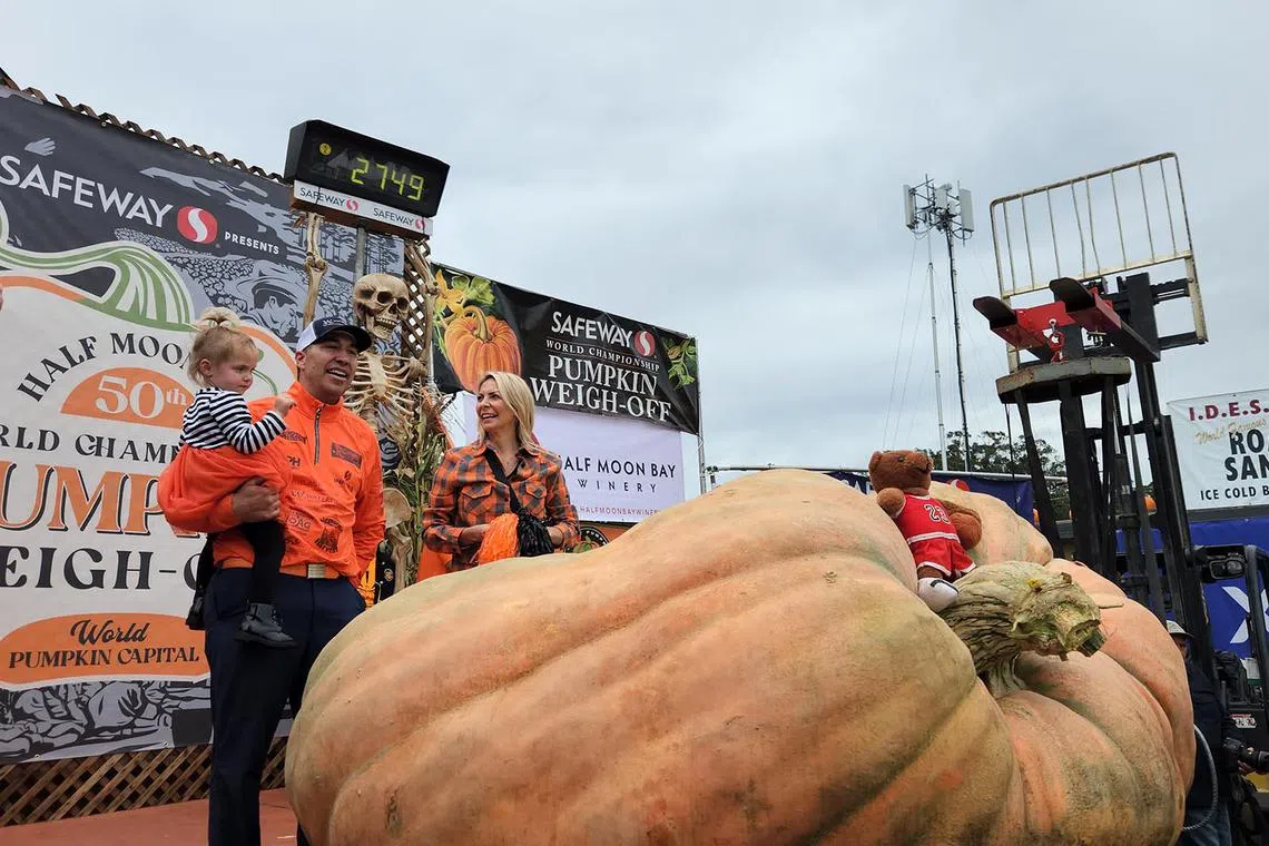 Travis Gienger squashed the competition with his enormous fruit weighing in at an improbable 1,247kg.