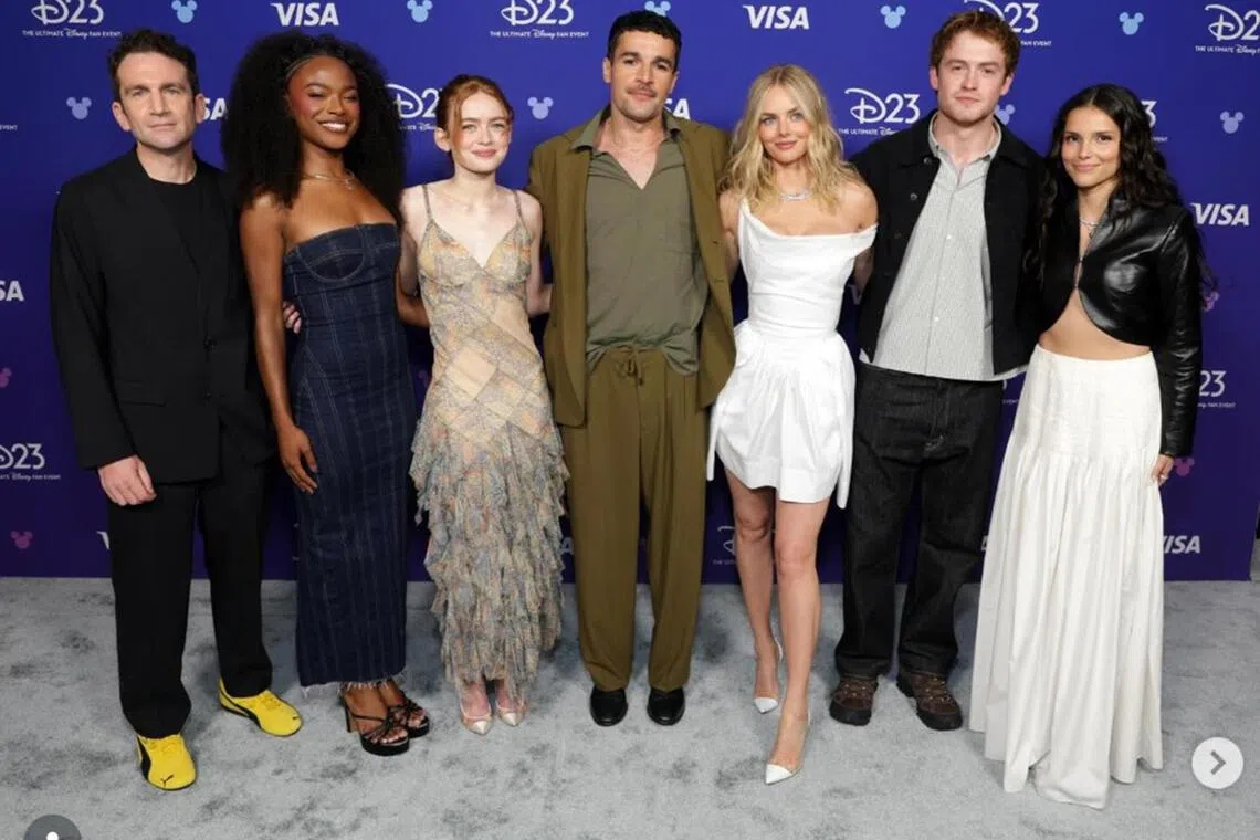 xmen15 - (From left) Director Jake Schreier and X-Men cast members Maya Boyd, Sadie Sink, Christopher Abbott, Samara Weaving, Kit Connor and Inde Navarrette at Disney's D23 event in California on Aug 14.

source/copyright: MARVELSTUDIOS/INSTAGRAM
one time use only