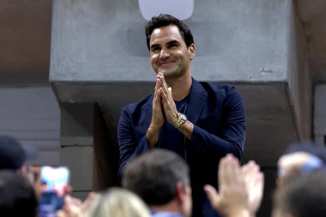 NEW YORK, NEW YORK - SEPTEMBER 03: Roger Federer is recognized during the Women's Singles Quarterfinal match between Zheng Qinwen of China and Aryna Sabalenka of Belarus on Day Nine of the 2024 US Open at USTA Billie Jean King National Tennis Center on September 03, 2024 in the Flushing neighborhood of the Queens borough of New York City.   Jamie Squire/Getty Images/AFP (Photo by JAMIE SQUIRE / GETTY IMAGES NORTH AMERICA / Getty Images via AFP)