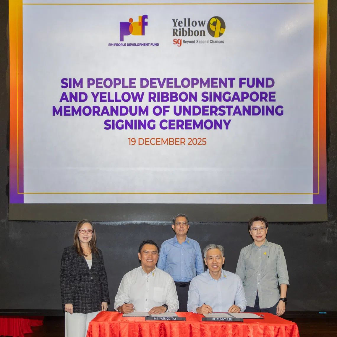 Senior Minister of State for Home Affairs Muhammad Faishal Ibrahim (centre) overseeing the signing of the MOU on Dec 19.