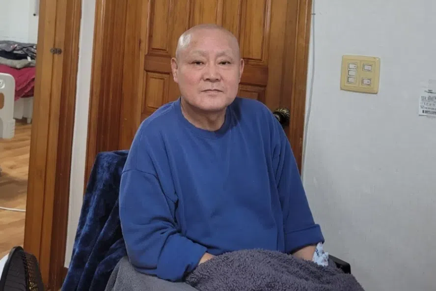 Wheelchair-bound Lee Myung-shik has endured constant discomfort since his 2020 diagnosis with acute myelitis.