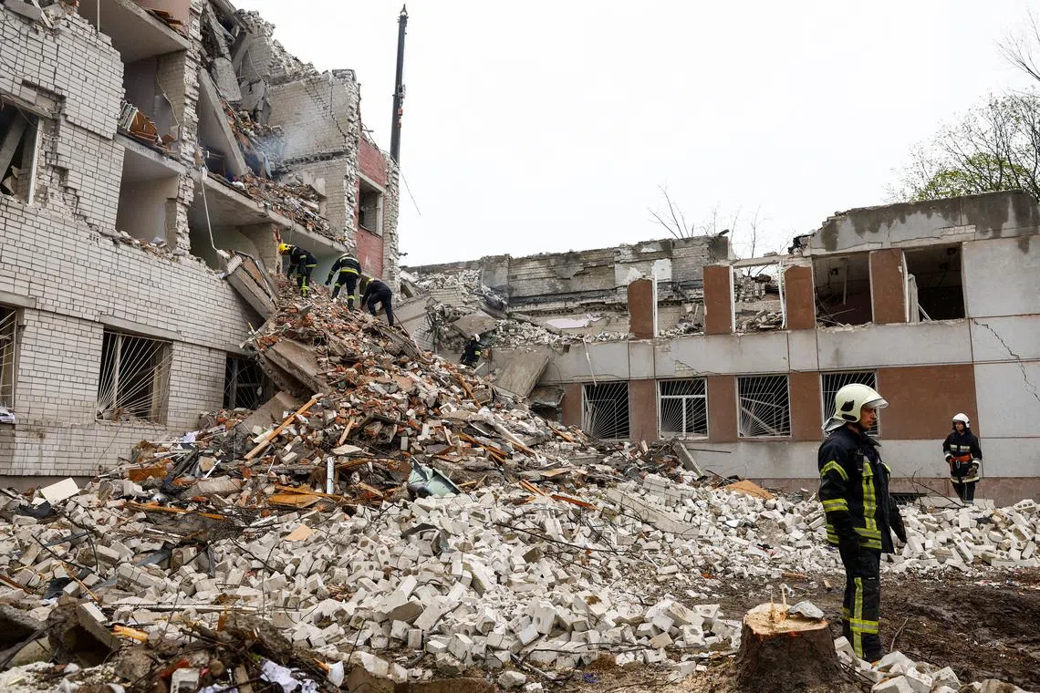 FILE PHOTO: Rescuers work at the site of a destroyed building during a Russian missile strike, amid Russia's attacks on Ukraine, in Chernihiv, Ukraine April 17, 2024. REUTERS/Valentyn Ogirenko/File Photo