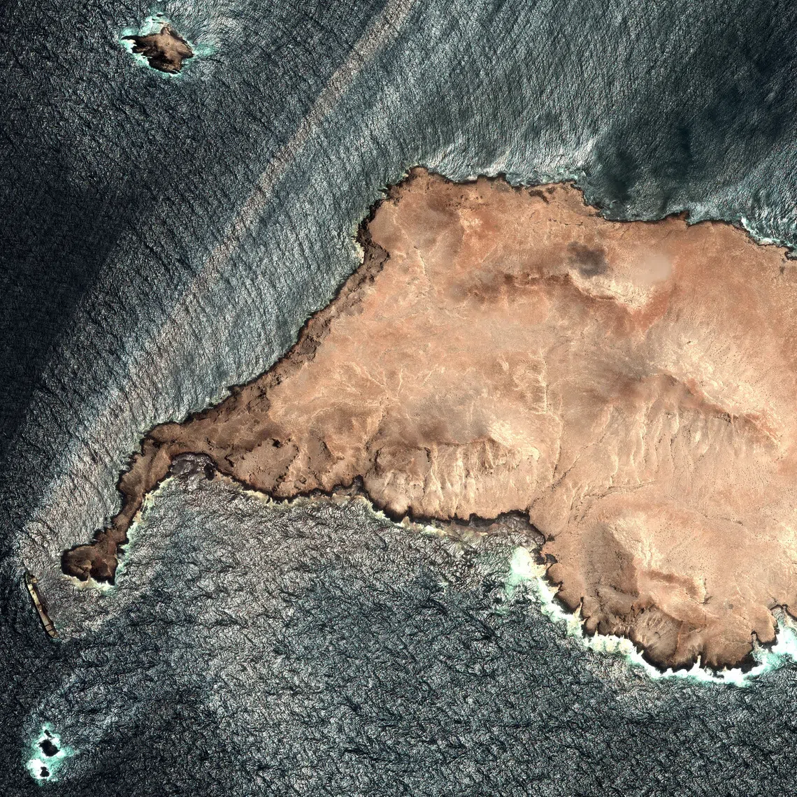 A satellite image shows the damaged vessel Caroline Bezengi and an oil slick off the Hallaniyat Islands, off the coast of Dhofar Governorate, Oman, August 5, 2026. Pléiades © CNES 2026, Distribution Airbus DS/Handout via REUTERS