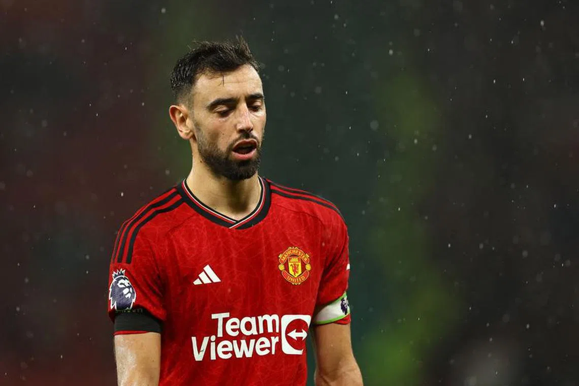 Soccer Football - Premier League - Manchester United v Manchester City - Old Trafford, Manchester, Britain - October 29, 2023   Manchester United's Bruno Fernandes looks dejected after the match REUTERS/Molly Darlington