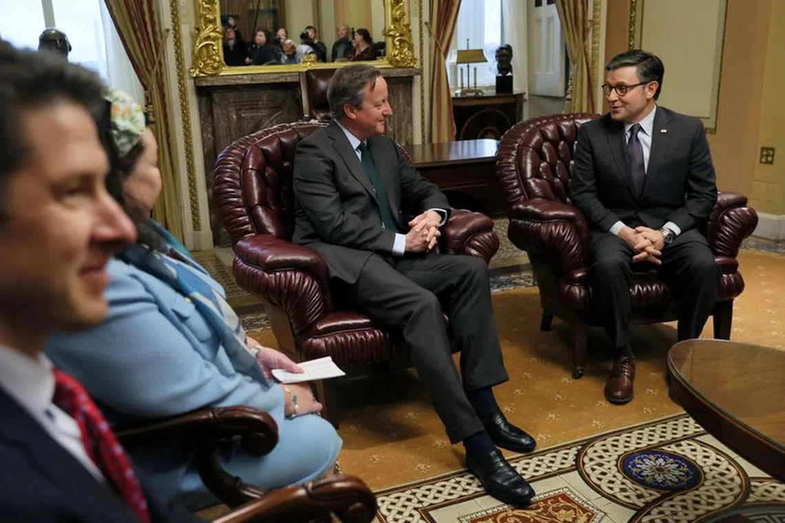 FILE PHOTO: U.S. House Speaker Mike Johnson holds a photo-op with British Foreign Secretary David Cameron ahead of a meeting between the two at the U.S. Capitol building in Washington, U.S., December 6, 2023. REUTERS/Leah Millis/File Photo
