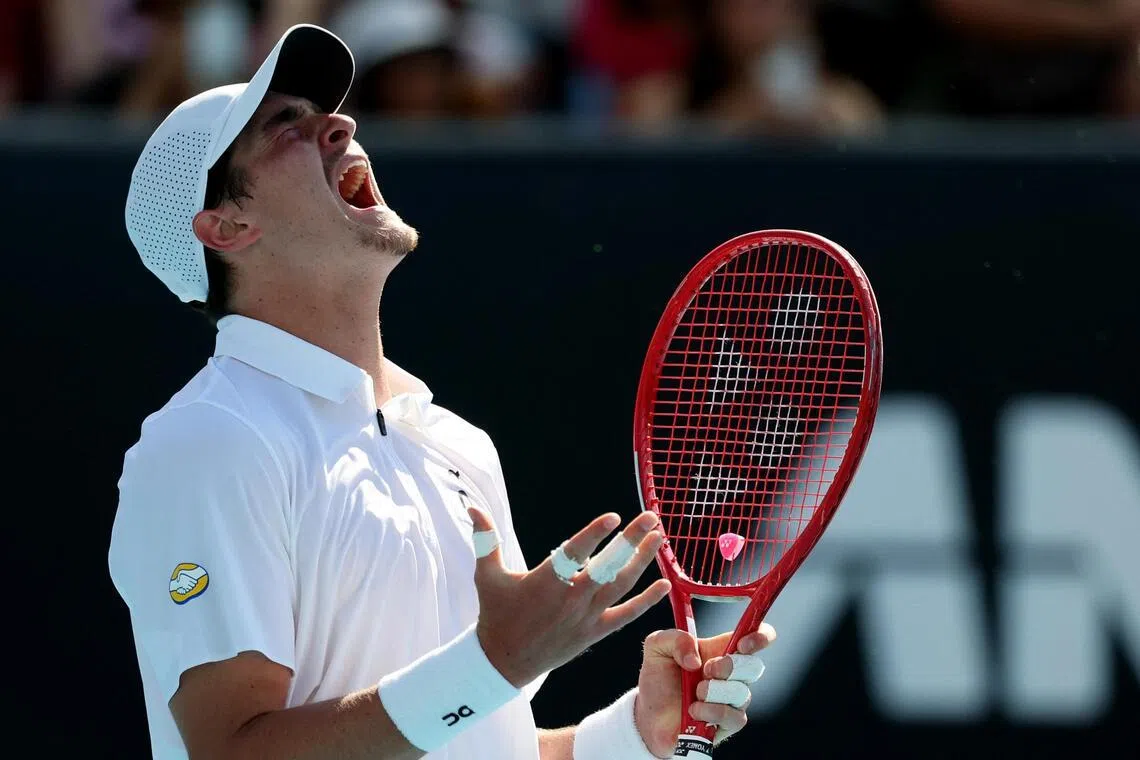 A young star falls in an Open full of hard lessons