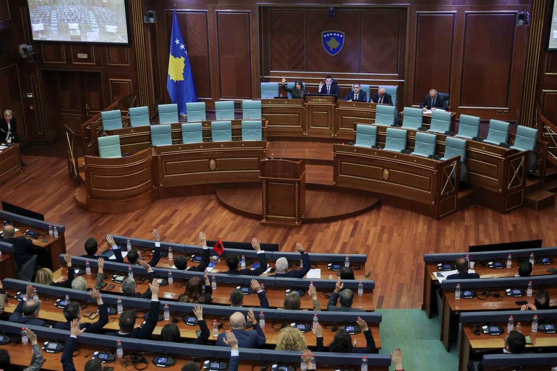 Members of Parliament vote for the new Kosovo Prime Minister candidate during the parliamentary session in Pristina, Kosovo, November 19, 2025. Kosovo's ruling Vetevendosje party on Wednesday failed to secure enough votes in the parliament to form the government, pushing the country towards a snap election. REUTERS/Valdrin Xhemaj