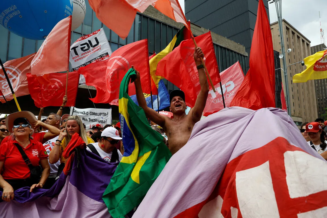 People protest against the PEC 3/2021, known as 'PEC da Blindagem' (Shield PEC), approved this week on the Congress and against the Amnesty Bill that changes the penalties for those convicted of planning a coup and the coup plotters, which will be voted next week, at Paulista Avenue in Sao Paulo, Brazil September 21, 2025. REUTERS/Tuane Fernandes