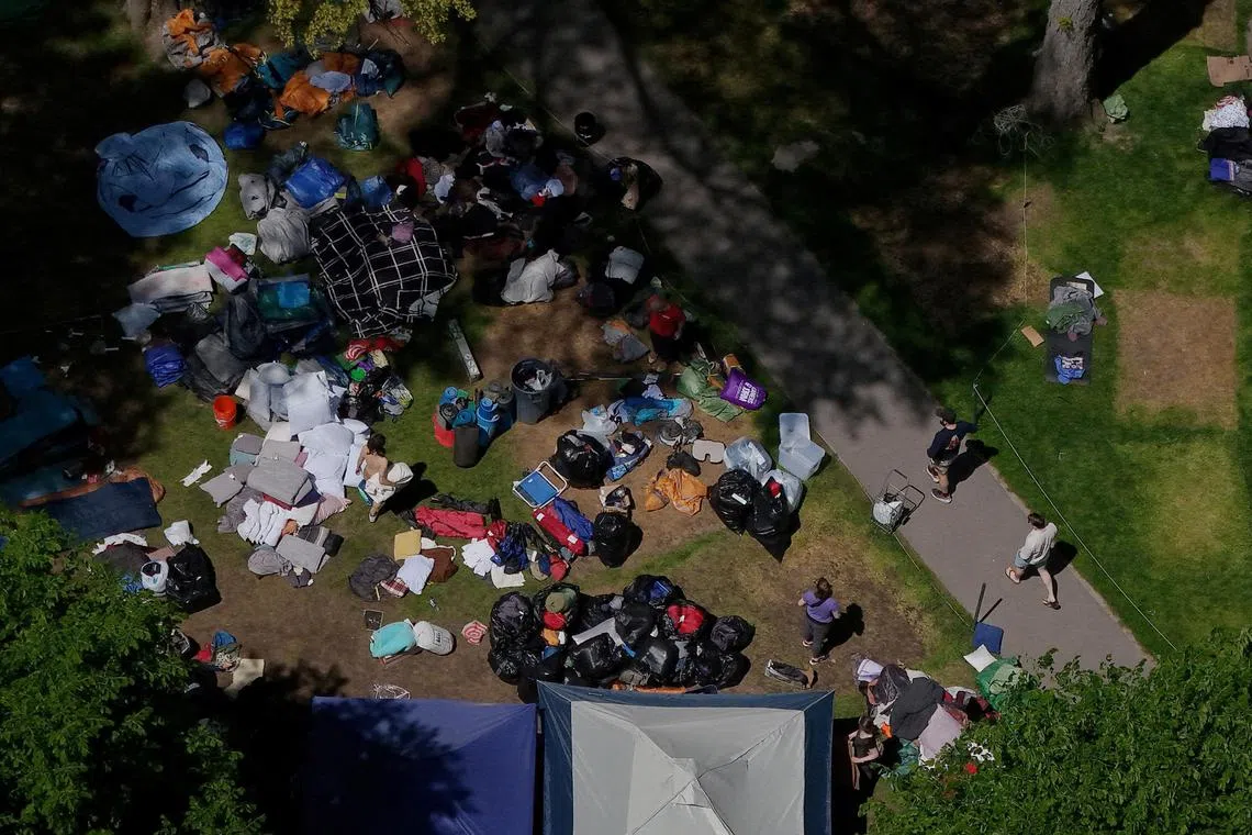 A drone view shows pro-Palestinian protestors voluntarily packing up their encampment on the Yard at Harvard University, during the ongoing conflict between Israel and the Palestinian Islamist group Hamas, in Cambridge, Massachusetts, U.S., May 14, 2024.  REUTERS/Brian Snyder     TPX IMAGES OF THE DAY     