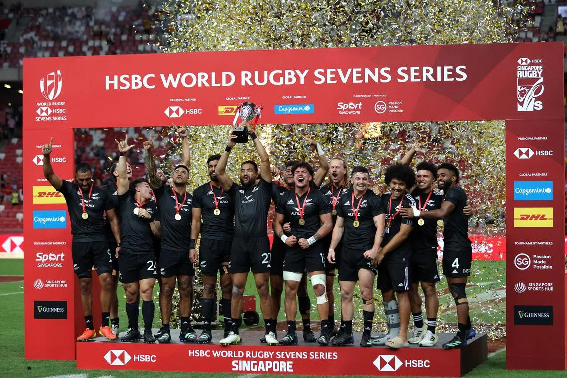 The New Zealand team celebrating after seeing off Argentina 19-17 in the final of the 2023 HSBC Singapore Rugby Sevens at the National Stadium.