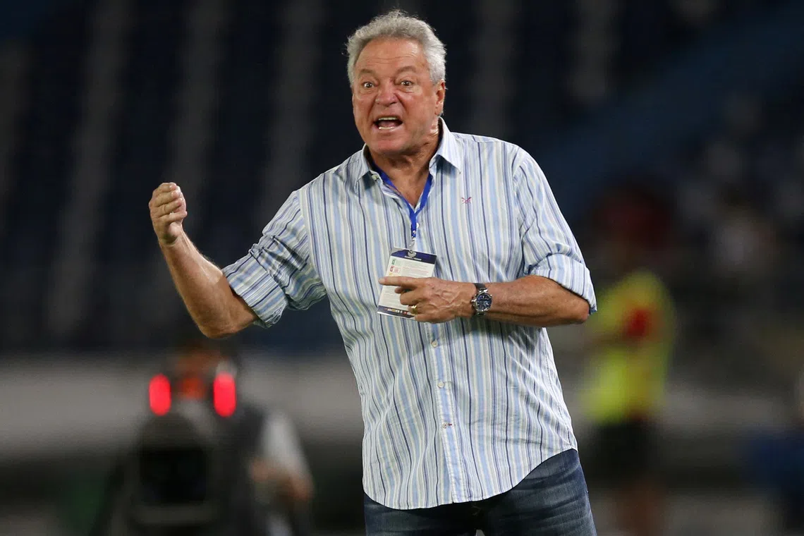 FILE PHOTO: Soccer Football - Copa Sudamericana - Group Stage - Group H - Junior v Fluminense -  Estadio Metropolitano Roberto Melendez, Barranquilla, Colombia - April 13, 2022 Fluminense coach Abel Braga reacts REUTERS/Luisa Gonzalez/File Photo