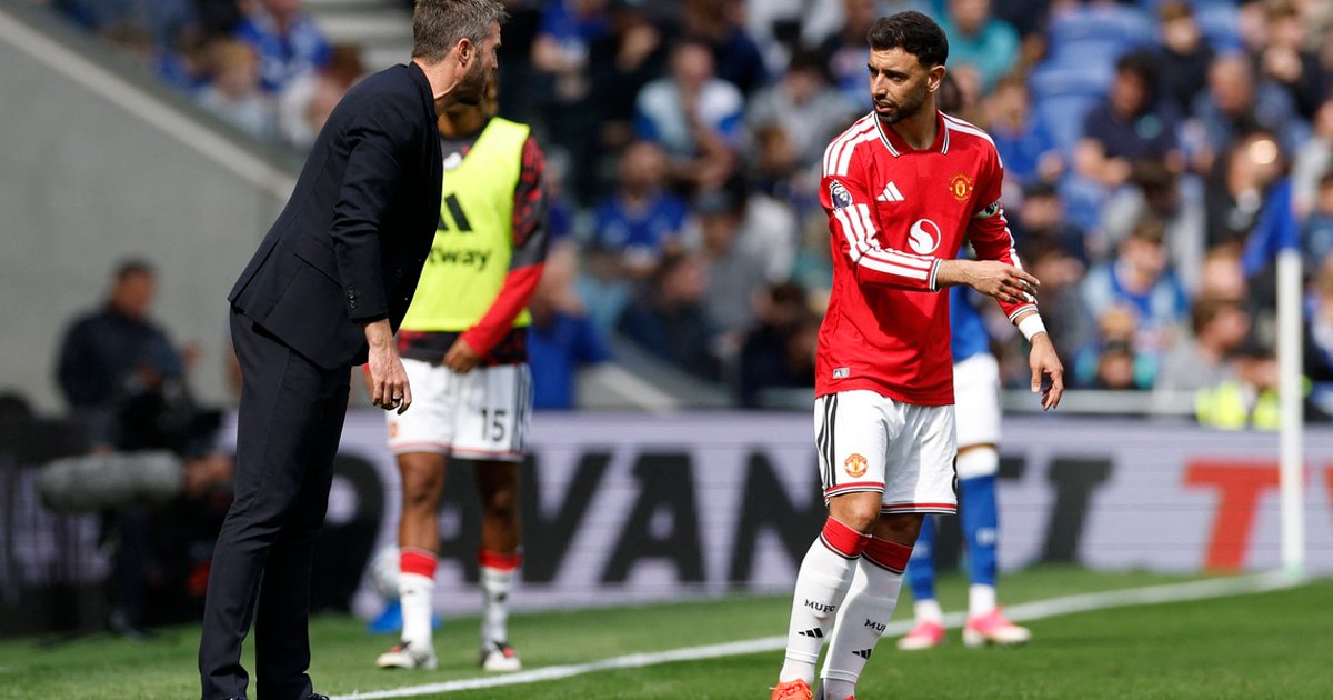 Manchester United midfielder Bruno Fernandes to retain captaincy, says Michael Carrick - The Straits Times